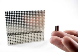 Calze-uomo-Noi2-calamita in mano